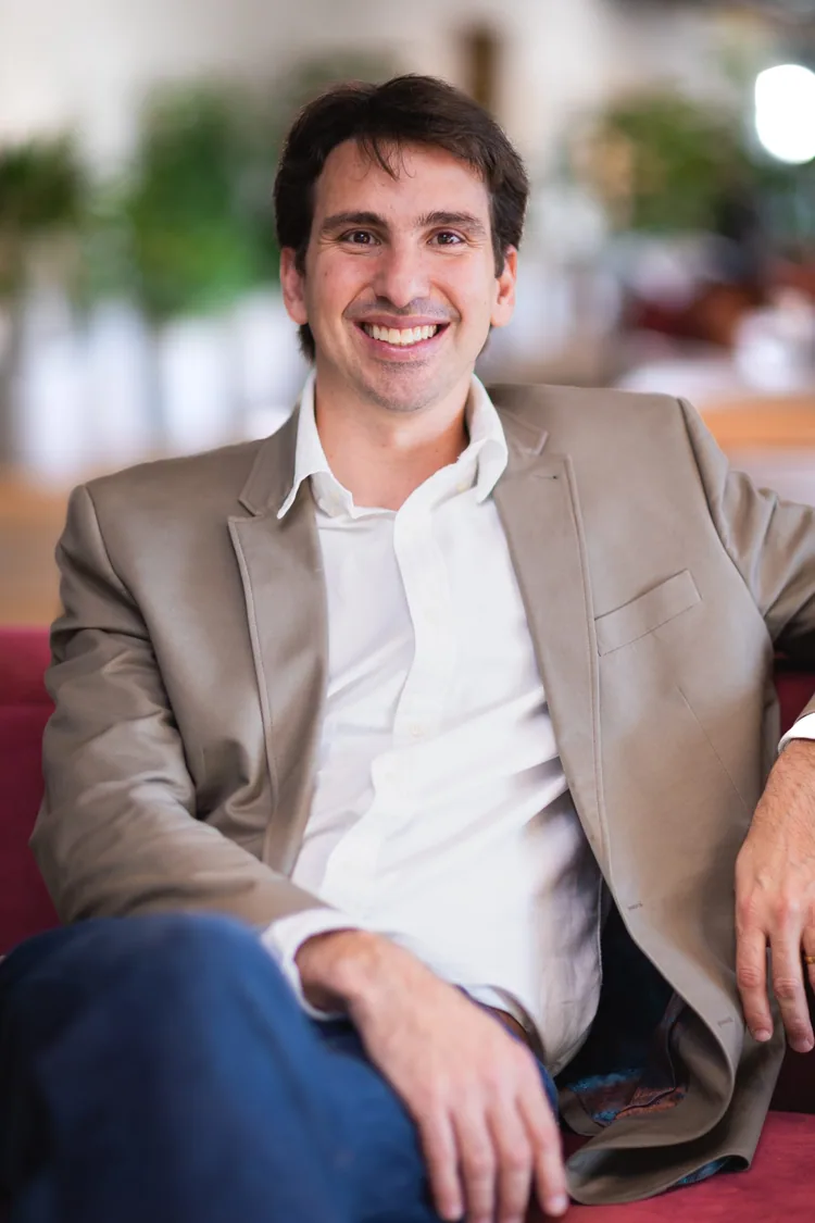 Kenneth Corrêa